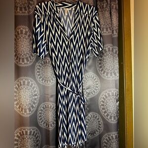 Like new! Navy & tan stretch dress